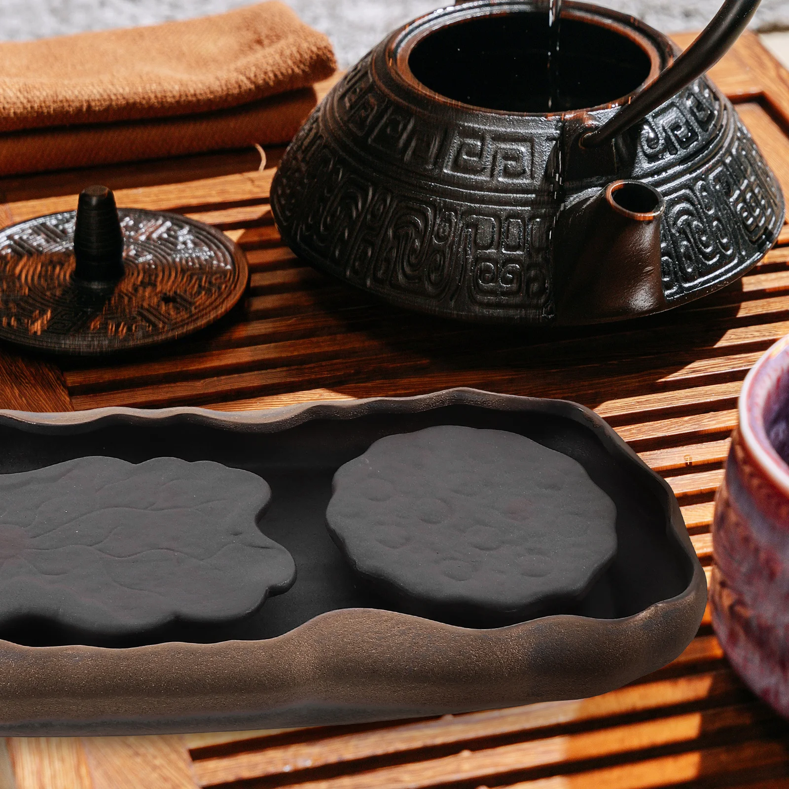 

1Pcs Classic Ceramic Tea Tray Heat Resistant Teapot Holder for Home Office Tea Set Teacup Plate Teapot Holder