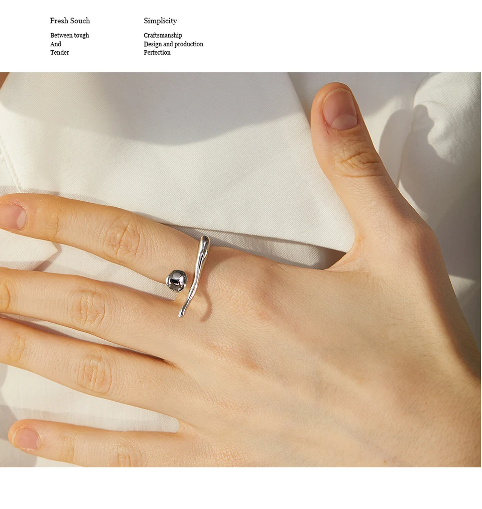 Yhpup Chic Edelstahl Persönlichkeit Minimalistischer edler Ring 18 Karat Gold Farbe Stilvoller einzigartiger Fingerschmuck für Frauen Wasserdicht – Detail 3