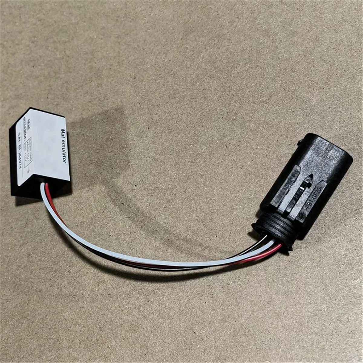 

Car Seat Sensor Emulator Car Seat Occupancy Mat Sensor Emulator Bypass for CLK W203 W208 W209 V250 2006-2012,for Car