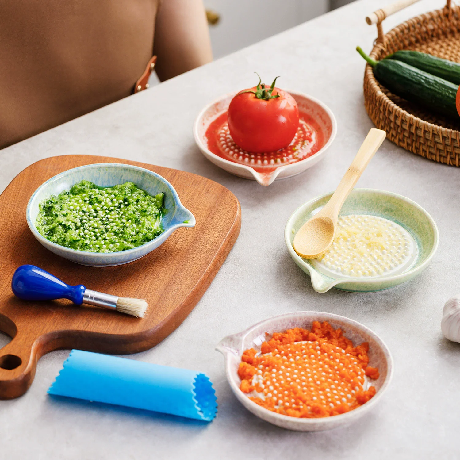 Ceramic Garlic Grater Plate Japanese Style Porcelain Ginger & Wasabi Grinder with Spout Kitchen Tool for Making Paste