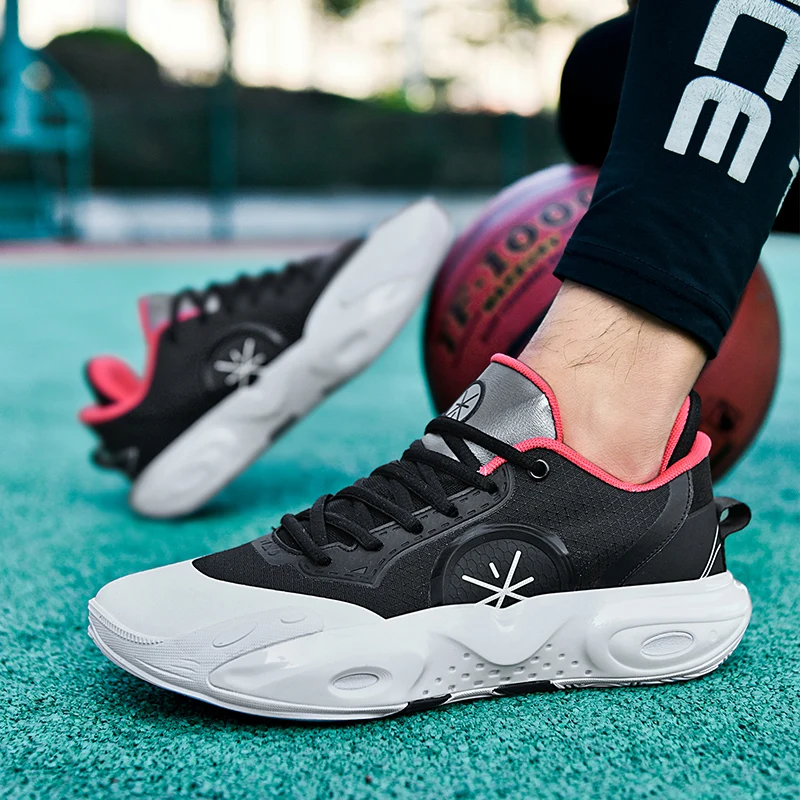 

The city 12 round head breathable technology shock absorbent sports shoes low top non-slip combat basketball shoes men