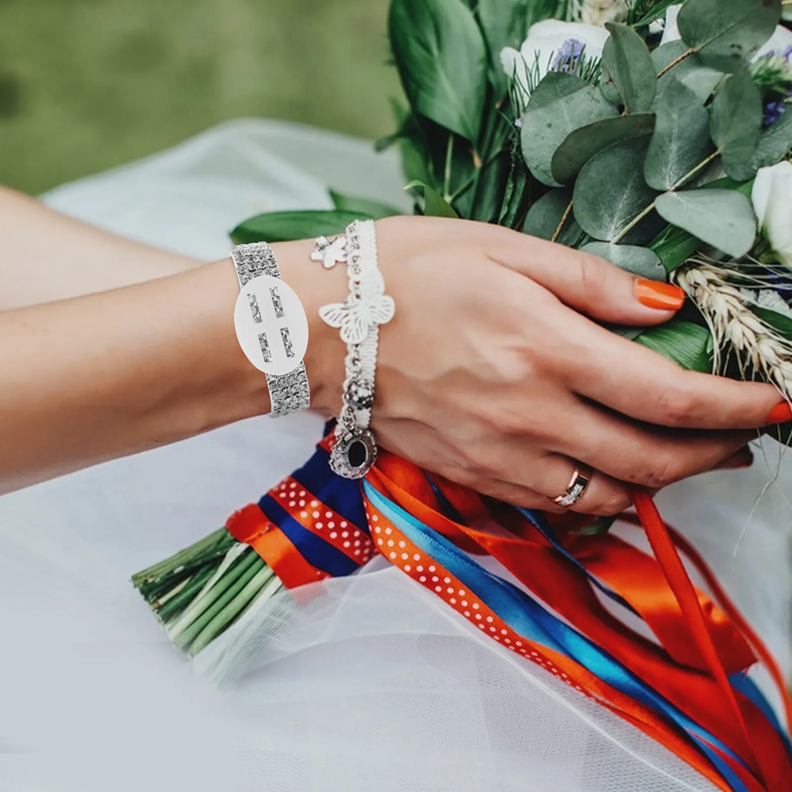 

4Pcs Rhinestone Elastic Wrist Corsage Bracelet DIY Wedding Prom Ceremony Anniversary Bridal Party Boutonniere Magnet