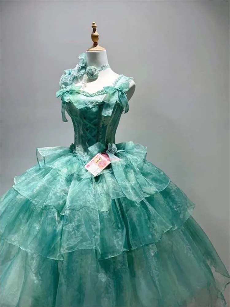 A green wedding dress with student day coming-of-age ceremony and party vibe