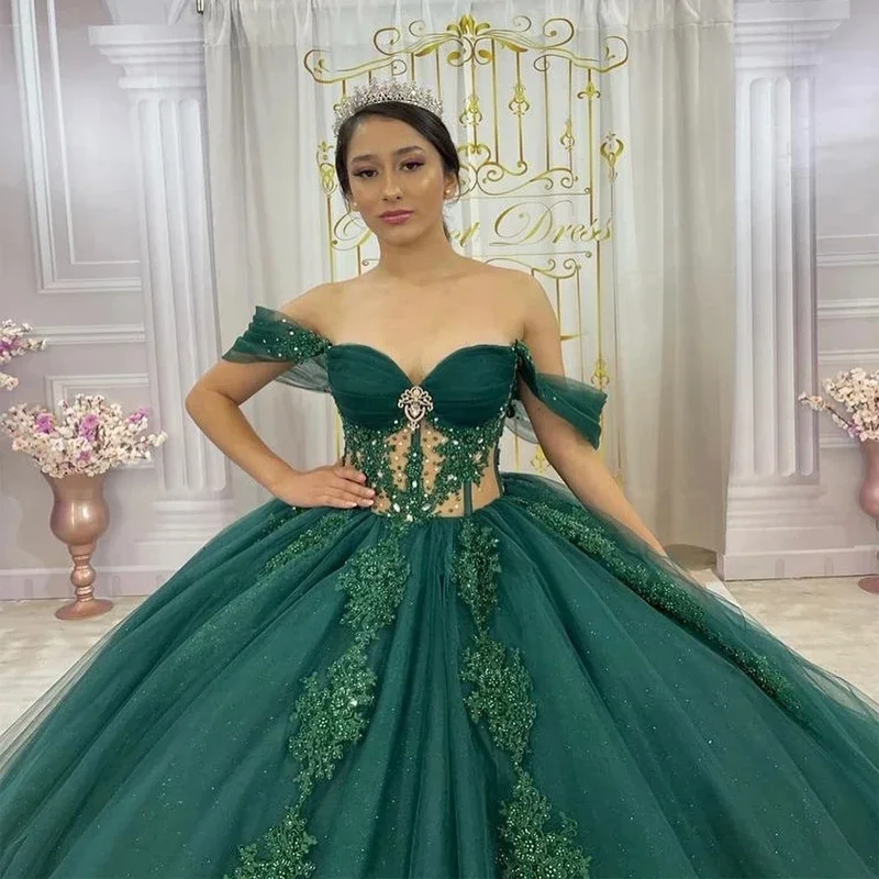 Zielone błyszczące luksusowy kryształ Quinceanera sukienki z odkrytymi ramionami bal impreza urodzinowa suknia Vestidos de 15 años