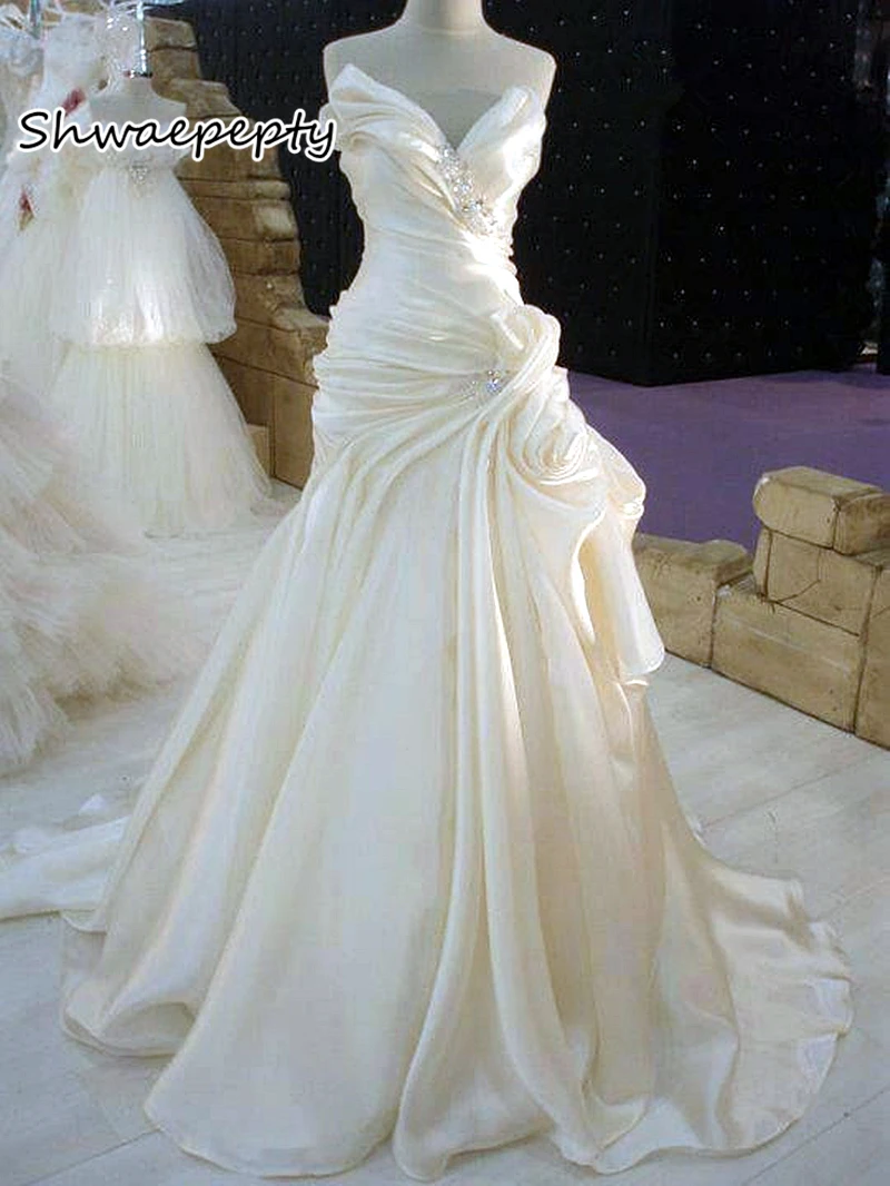 Ruched Soft Satin Wedding Dress Court Train Sweetheart Neck Long Elegant Bridal Gowns Crystals Beaded Customized Bride Wear 2025