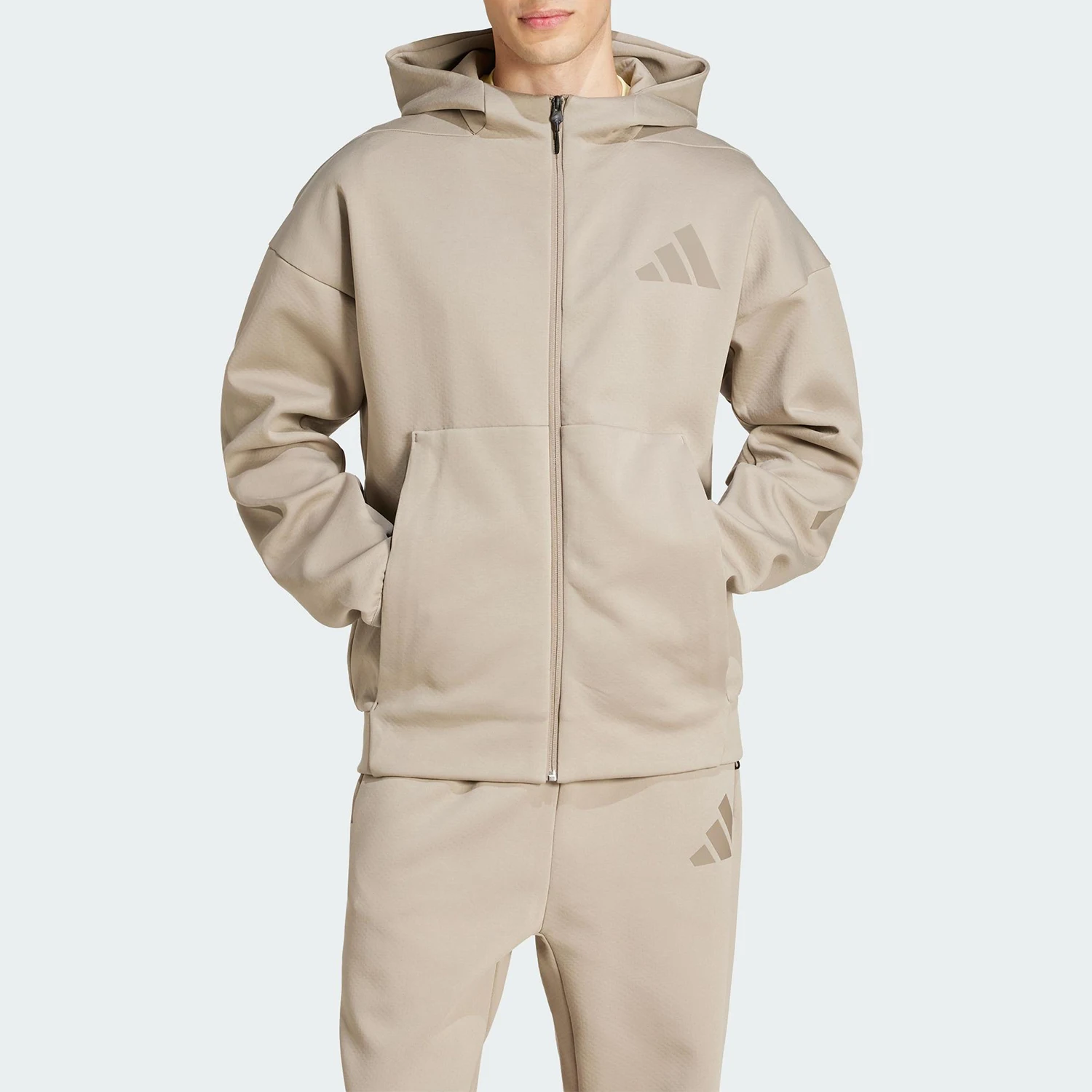 

Оригинальная новая мужская куртка Adidas с капюшоном на молнии из мягкого трикотажа JC5495