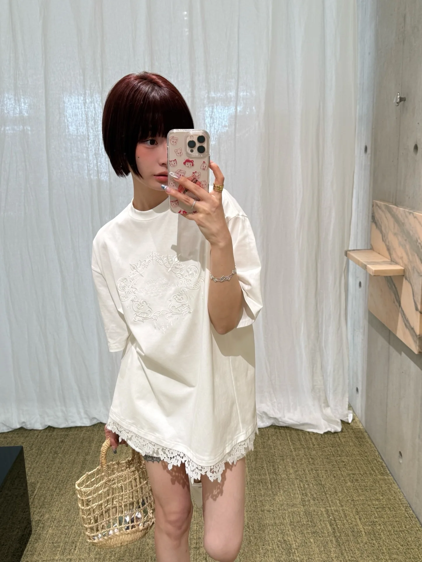 

Стильная женская футболка с вышивкой и кружевной отделкой, свободного кроя, с коротким рукавом, повседневная, из хлопка, летняя, модная женская одежда