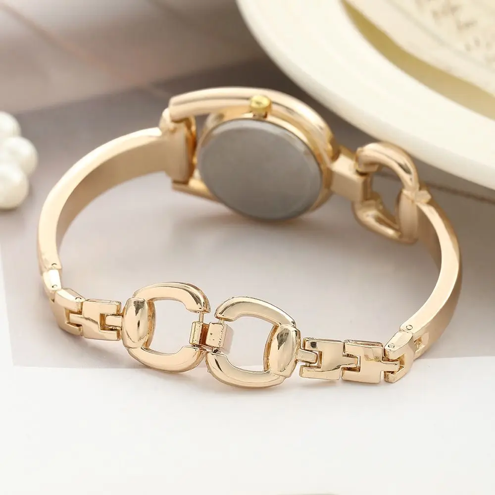 Vintage Round Bracelet Watch Elegant Luxury Quartz Watch Gift Metal Wristwatch Women