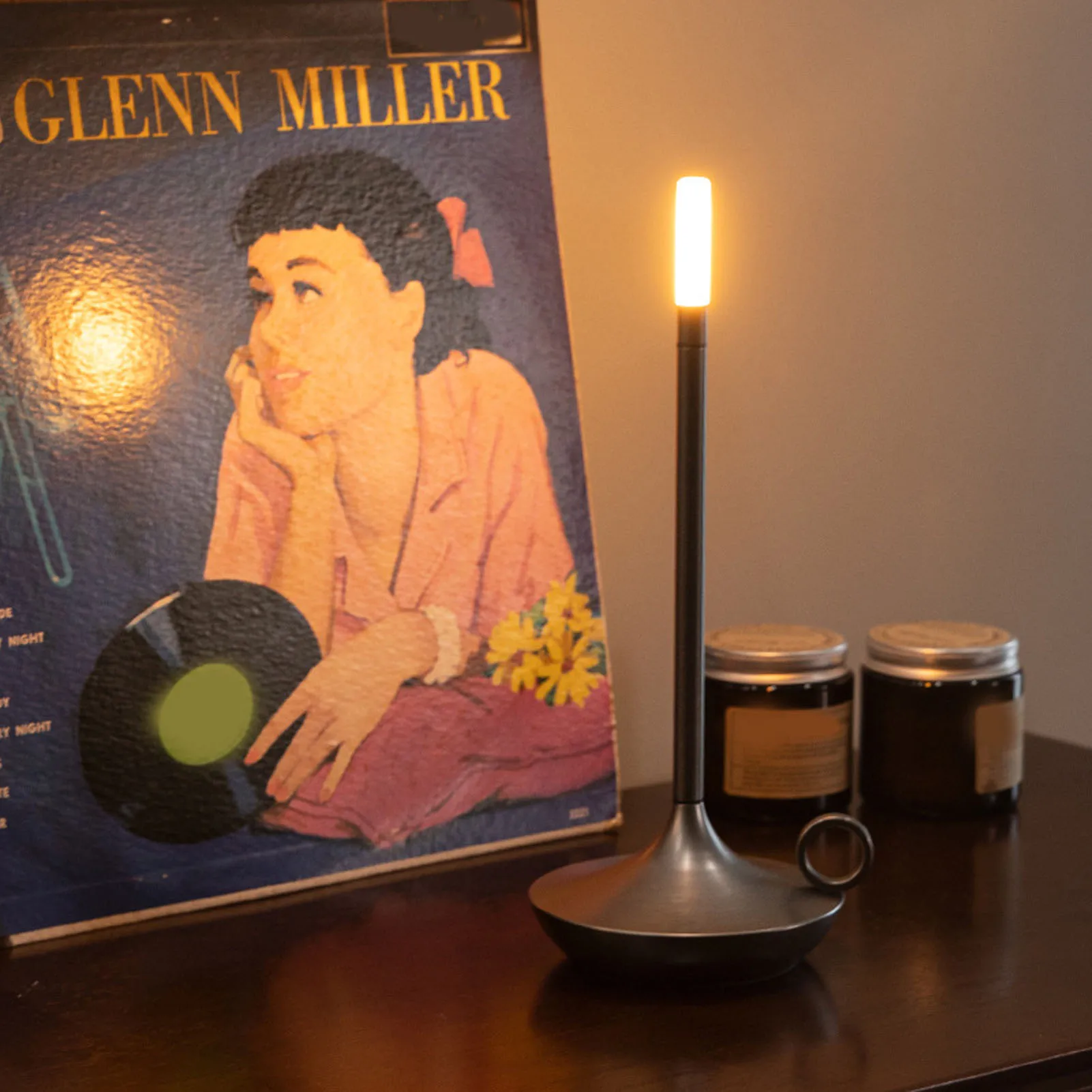 โคมไฟตั้งโต๊ะไร้สาย รูปทรงเทียนที่เป็นนวัตกรรมใหม่ ความสว่าง 3 ระดับ หรี่แสงได้ โคมไฟตั้งโต๊ะ LED แบบชาร์จไฟได้ โคมไฟตั้งโต๊ะ LED แบบพกพา