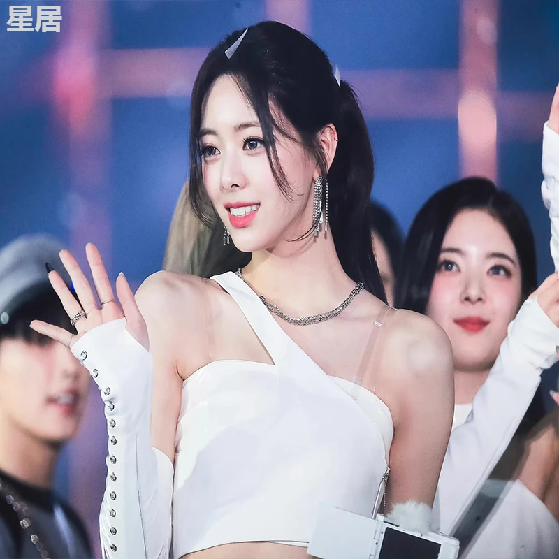 Kpop Korean Singer Concert Jazz Dance Costume White Off-Shoulder Crop Tops Slim Shorts Y2k Nightclub Stage Performance Outfits