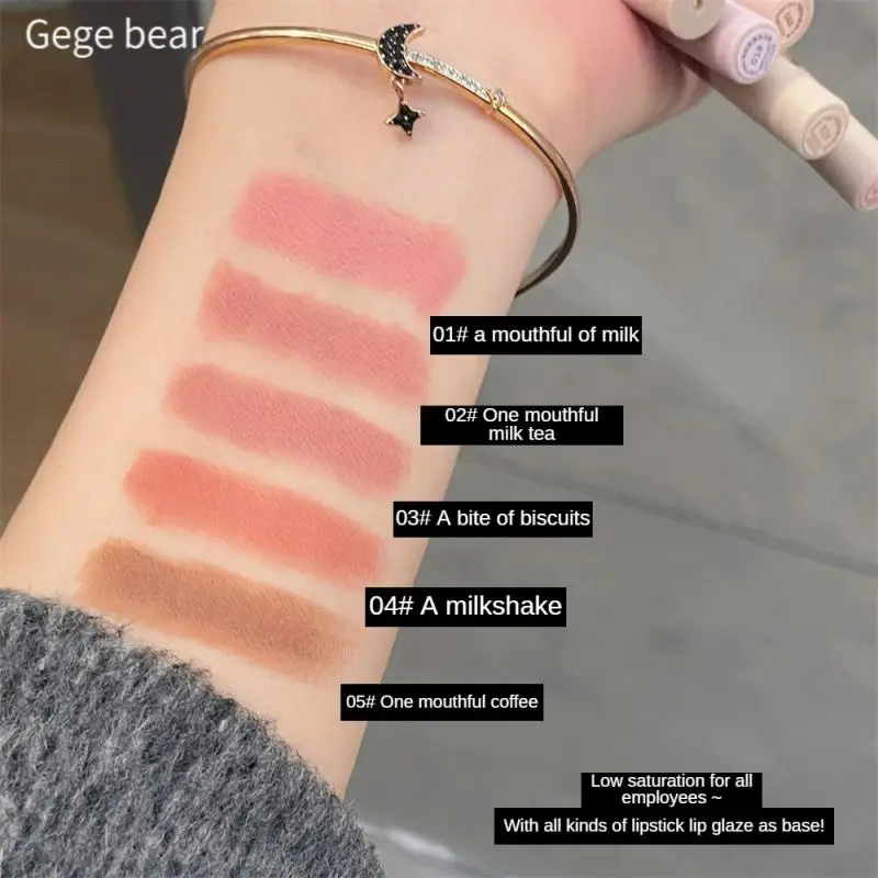 Miękki spliner przeciwmgielny zarysowuje kształt warg, niełatwy do wyblaknięcia, nie zdejmuje makijażu, pięciokolorowy trwały długopis nago różowy kredka do ust