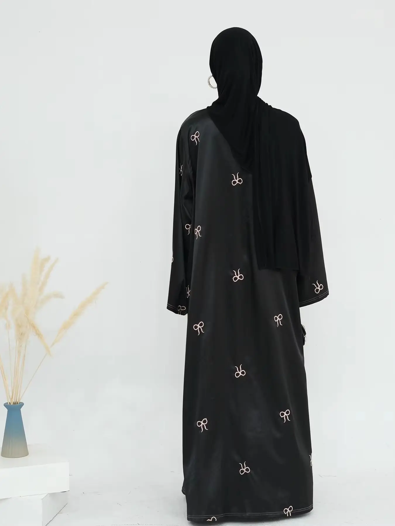 Dubai Abaya mit Schleife und Stickerei für muslimische Frauen, vorne offen, Kimono, islamische Kleidung, Hijabi-Robe, Abendparty Ramadan-Kaftan