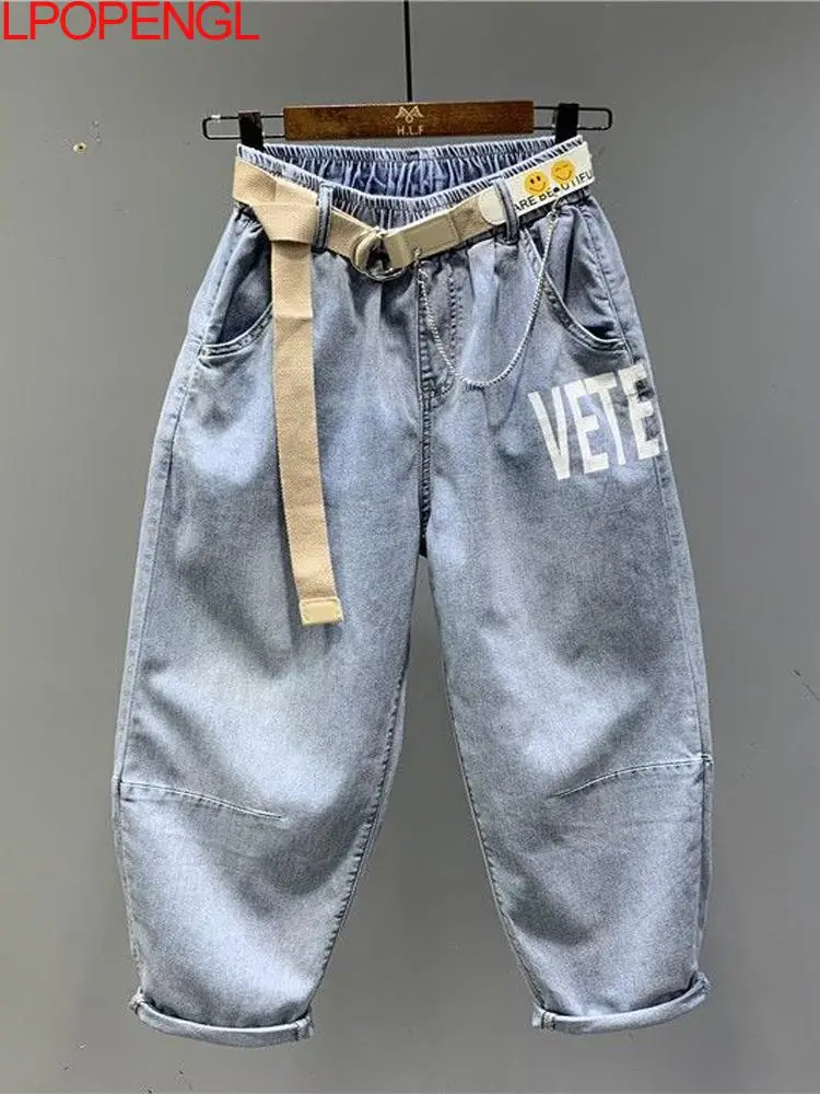 

Джинсы для женщин, осень 2024, новые повседневные джинсы с эластичной резинкой на талии, свободные брюки для папы с буквенным принтом, женские джинсовые брюки, мешковатые