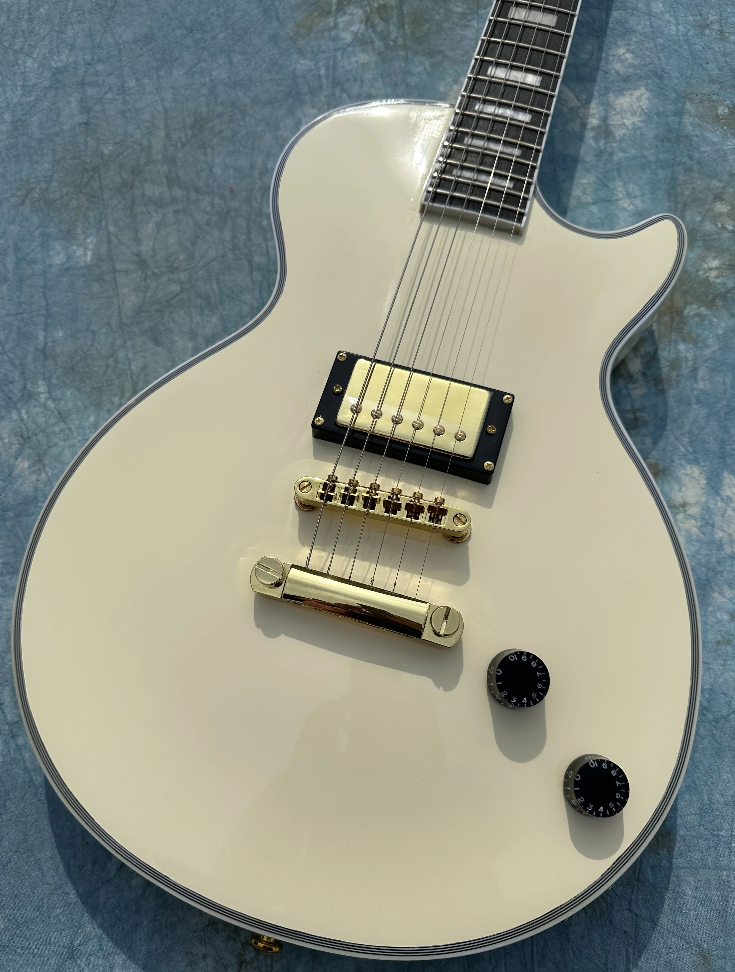 Customized electric guitar, ebony binding, customized bridge, Milk white，gold accessories, in stock, lightning package