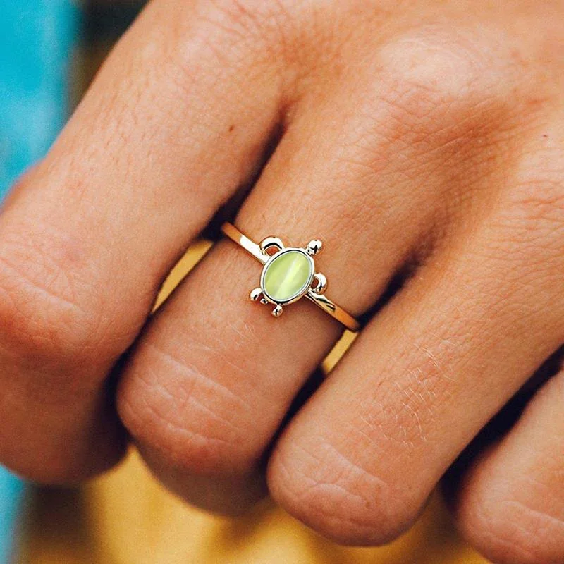 Huitan Chic Grün Imitation Opal Schildkröte Entwickelt Ringe für Frauen Edle Lustige Gold Farbe Zubehör Vielseitig Party Schmuck Geschenk