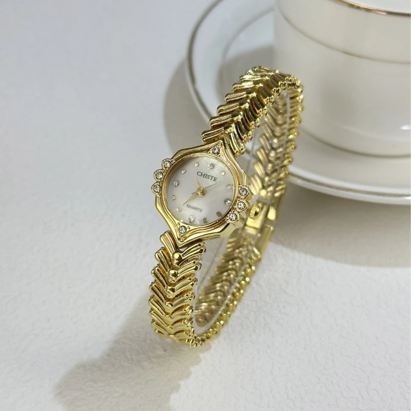 ساعة يد نسائية عصرية على شكل أم اللؤلؤ وسوار ذيل السمكة وساعة كوارتز فاخرة فاخرة للسيدات