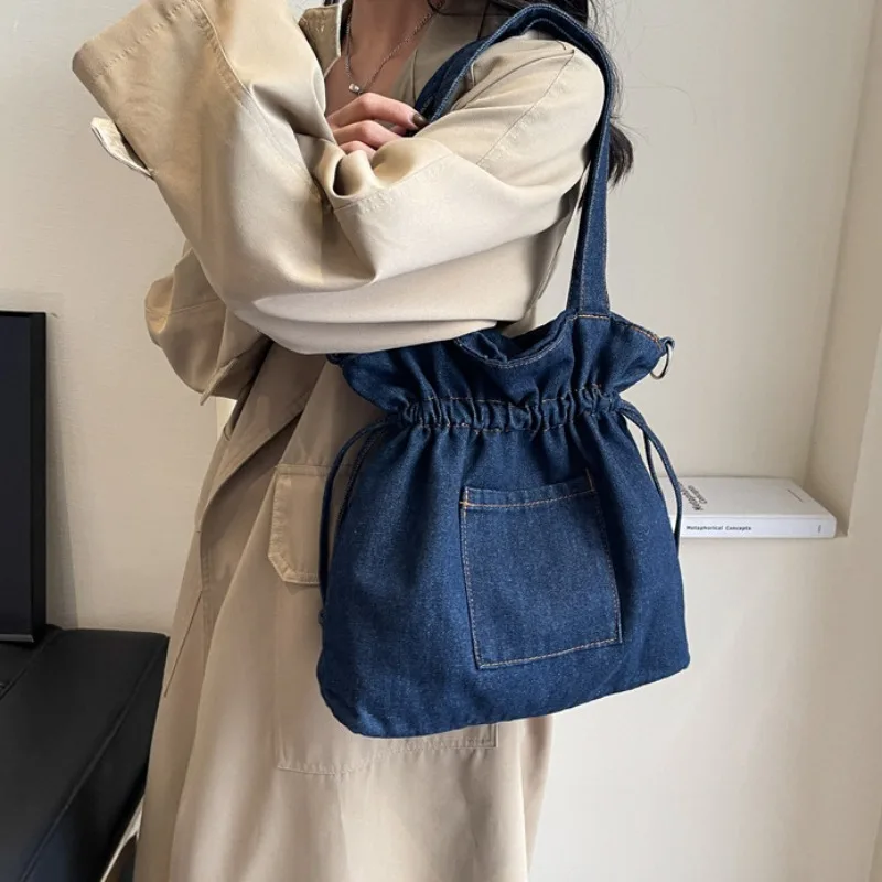 

2024 New Denim Drawstring Armpit Shoulder Bag Female Fashion Trend Large Capacity Travel Tote Bag Purses and Handbags for Women