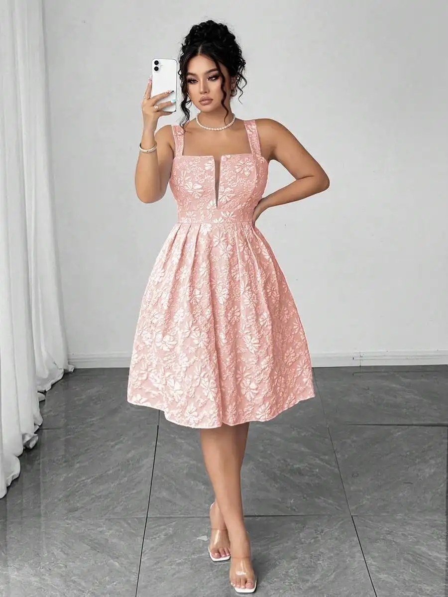 

Розовое платье А-силуэта с цветочным жаккардовым узором, квадратным вырезом и завязками на талии