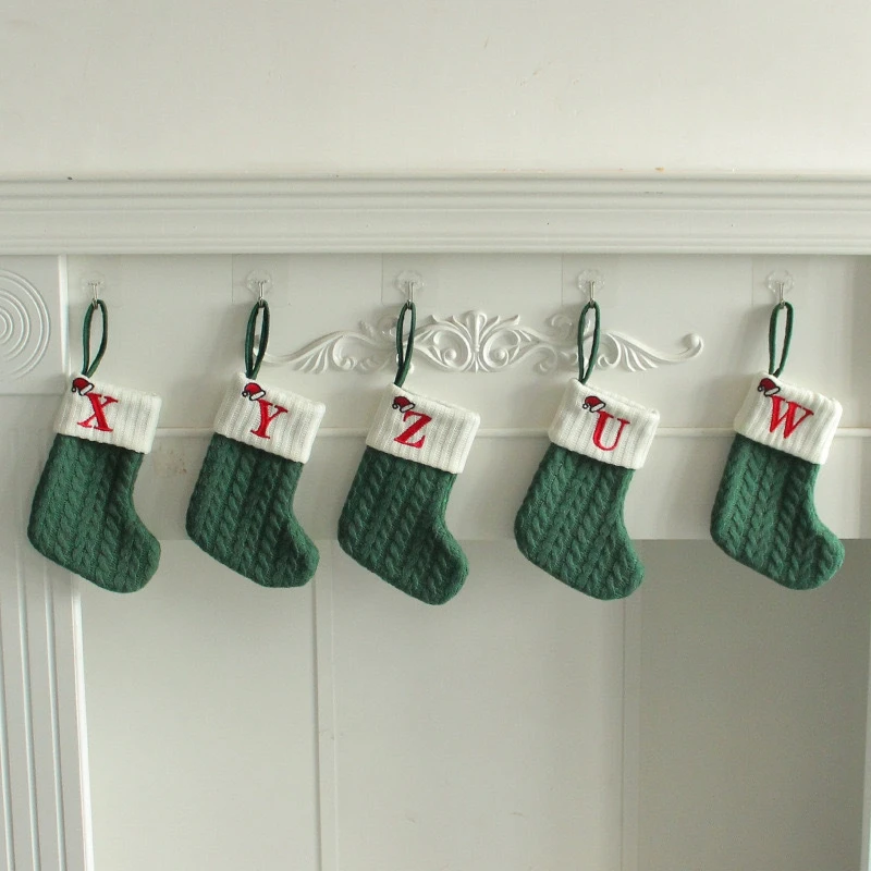 Grün/Rote Weihnachtsstrümpfe, gestrickte Weihnachtssocken 2026, Weihnachtsfeier-Dekoration, A-Z Buchstaben-Stricksocken, Navidad Neujahr 2027 – Detail 12