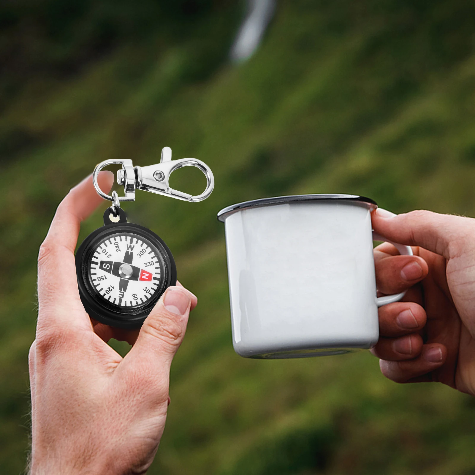 

Plastic Compass Keychain Small Size Portable Outdoor Travel Hiking Climbing Gift Key Ring Survival Accessory