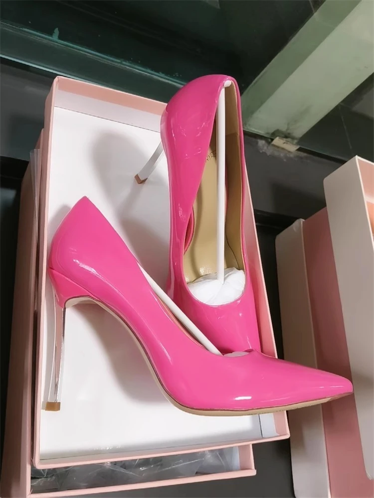 كعب ستيليتو معدني ربيع جديد مدبب الضحلة براءات الاختراع والجلود بسيطة OL أحذية مأدبة كبيرة الحجم صغيرة الحجم أحذية نسائية