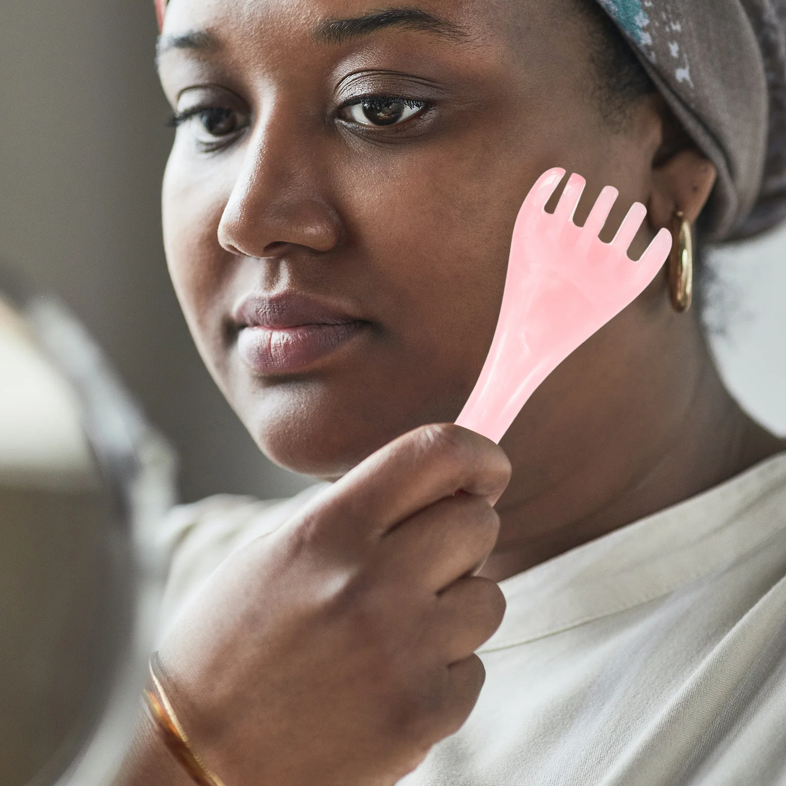 Kopfhautmassagegerät Kamm Gua Sha Kopfmassagegerät Fünf-Klauen-Harz Tragbarer Entspannungs-Haarschrubber für den Heimgebrauch Kopfhaut-Massagegerät-Werkzeug