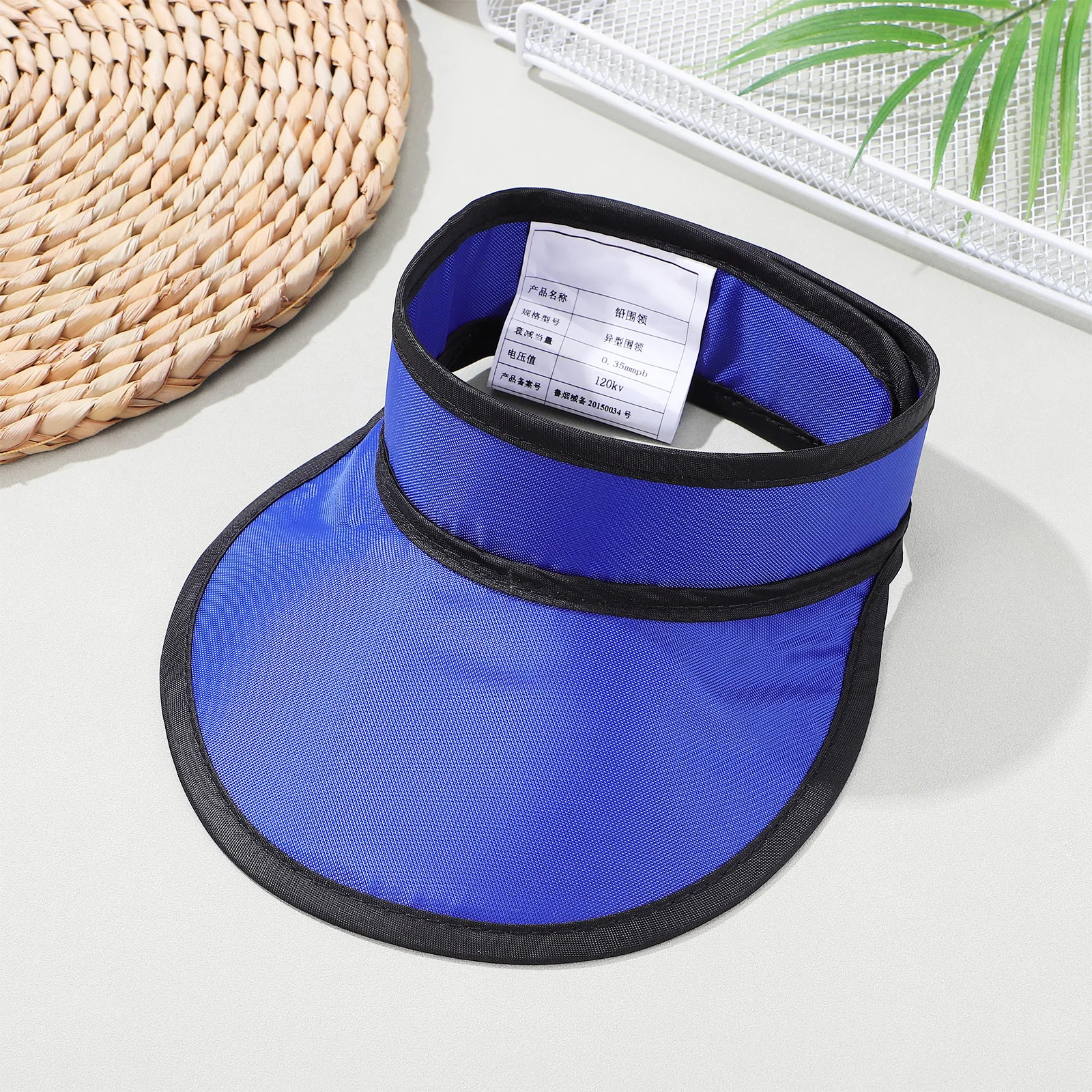 

Radiation Protection Thyroid Shield Collar 0.35mm Lead Equivalency Lightweight Adjustable Collar for Doctors Patients