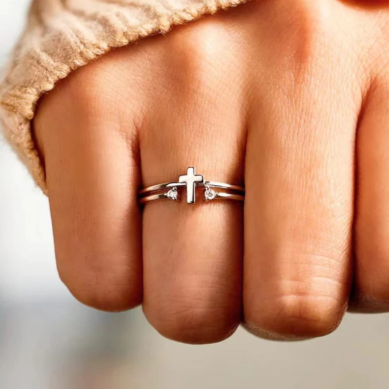 Huitan Chic Dainty Silver Color Cross Ring Kobieca modna biżuteria na palce z jasnymi cyrkoniami Akcesoria do codziennego noszenia