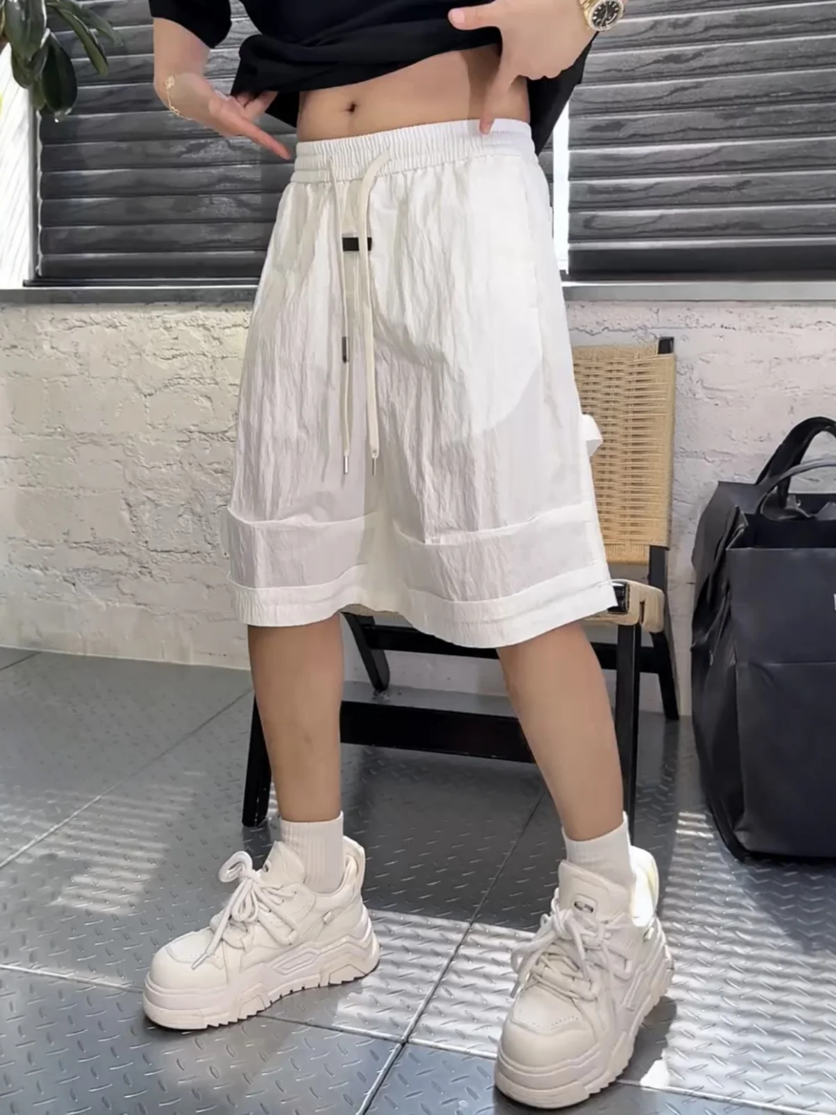 

Summer Lightweight Textured Folded Men's Casual Loose Breathable Beach Shorts Fashionable All-Match Five-Quarter Pants
