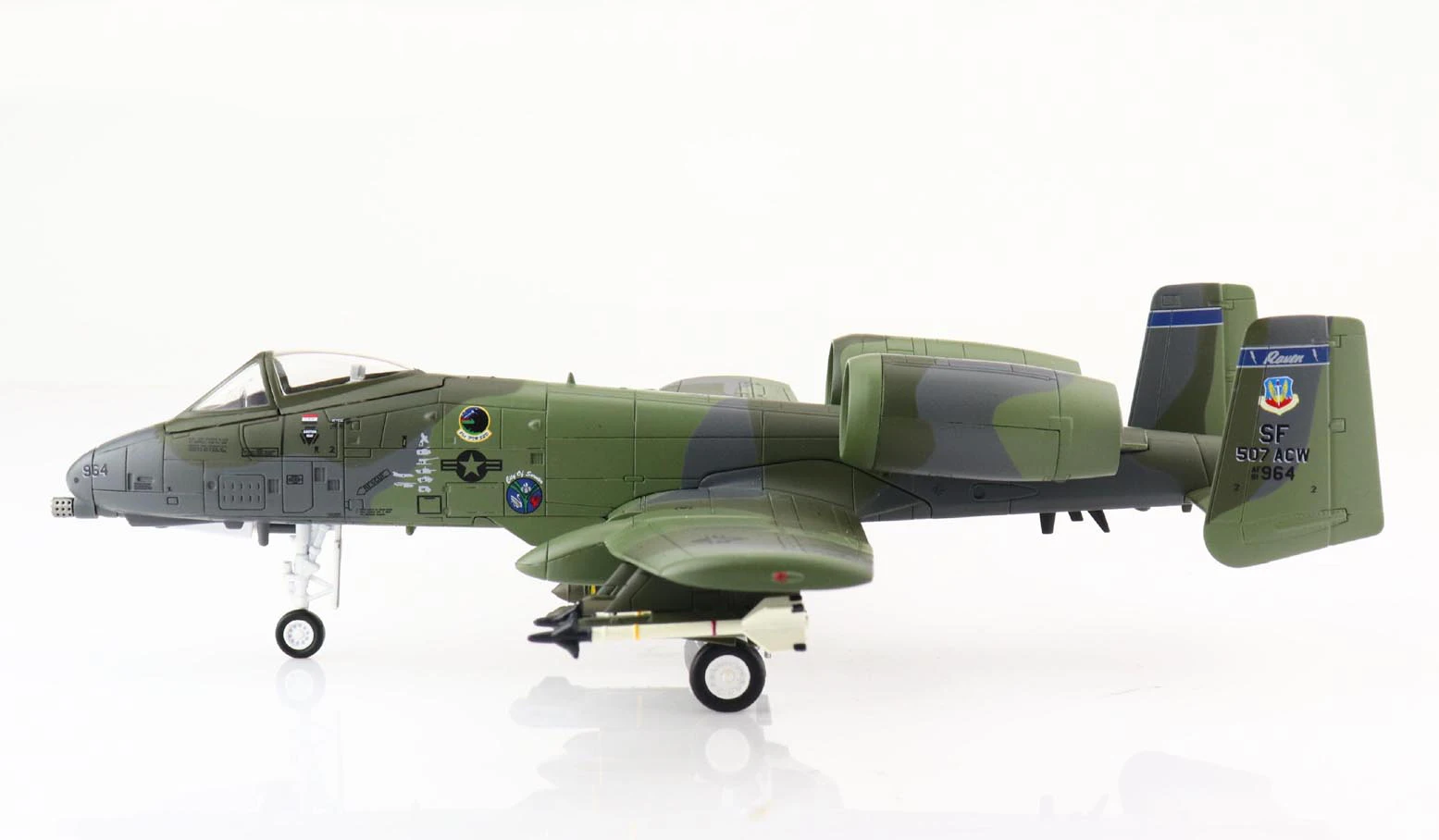 Fine HA1335 1/72 1991 US A-10A fighter model  Desert Storm Operation  Alloy Collection Model