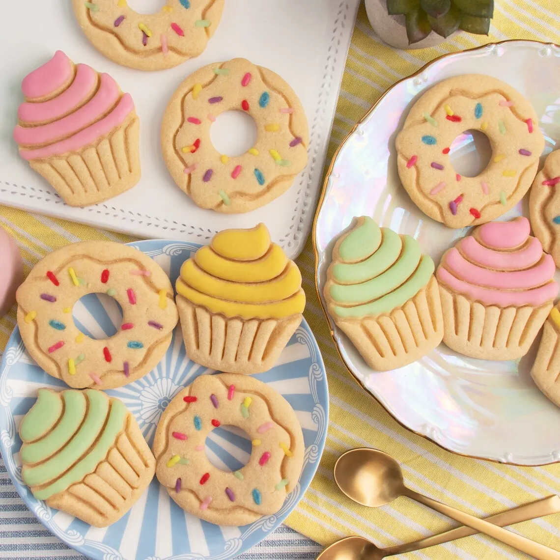 

Cupcake Shape Cookie Cutters Donut Pattern Fondant Biscuit Stamp Mould Embosser Cake Decoration Tool Pastry Baking Cutters