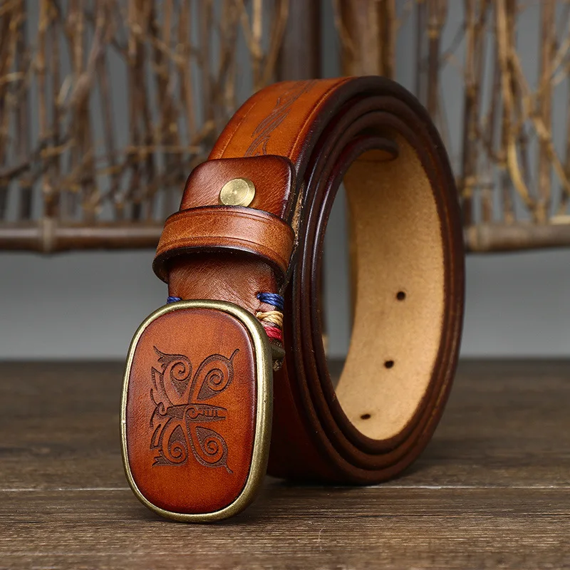 レトロで多用途なレーザー彫刻模様のトレンディなスムースバックルレザーベルト（メンズ）