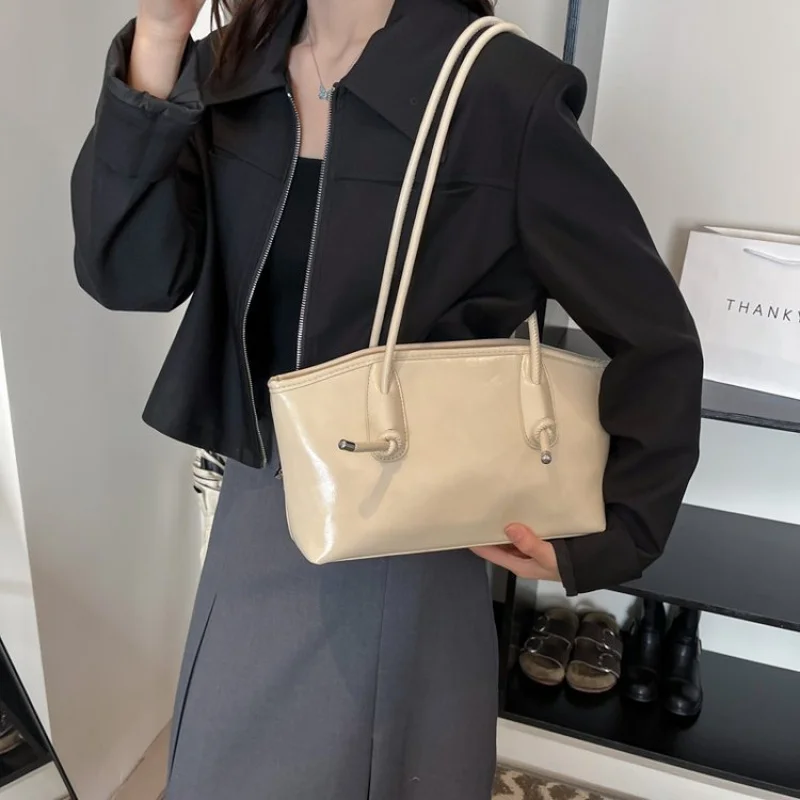 

High-End Women's Elegant Leather Shoulder Bag Paris Fashionable Casual Vintage Ladies Crossbody Messenger Bag