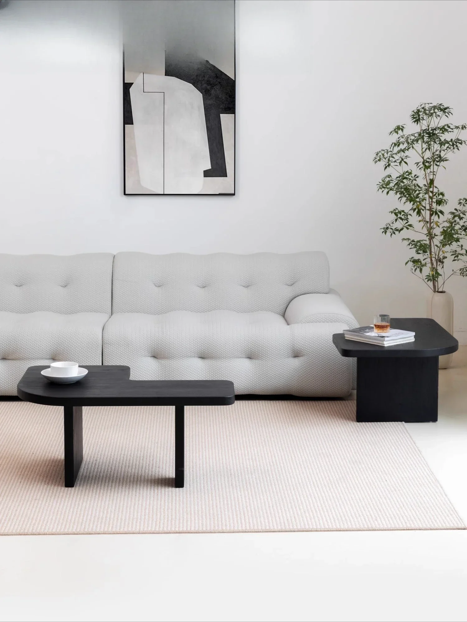 Table basse noire en bois massif wabi-sabi, table d'appoint de luxe haut de gamme de forme spéciale pour salon et maison