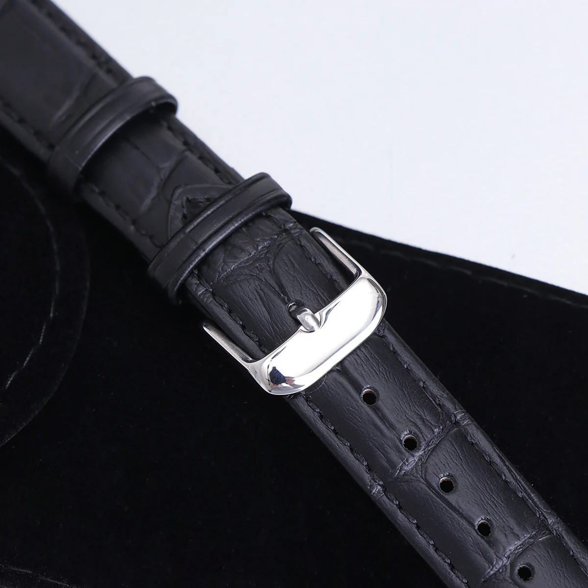 

18mm Alligator Watch Band Replacement Strap Black Premium Quality Non-Breaking Durable Linen Thread Fixed