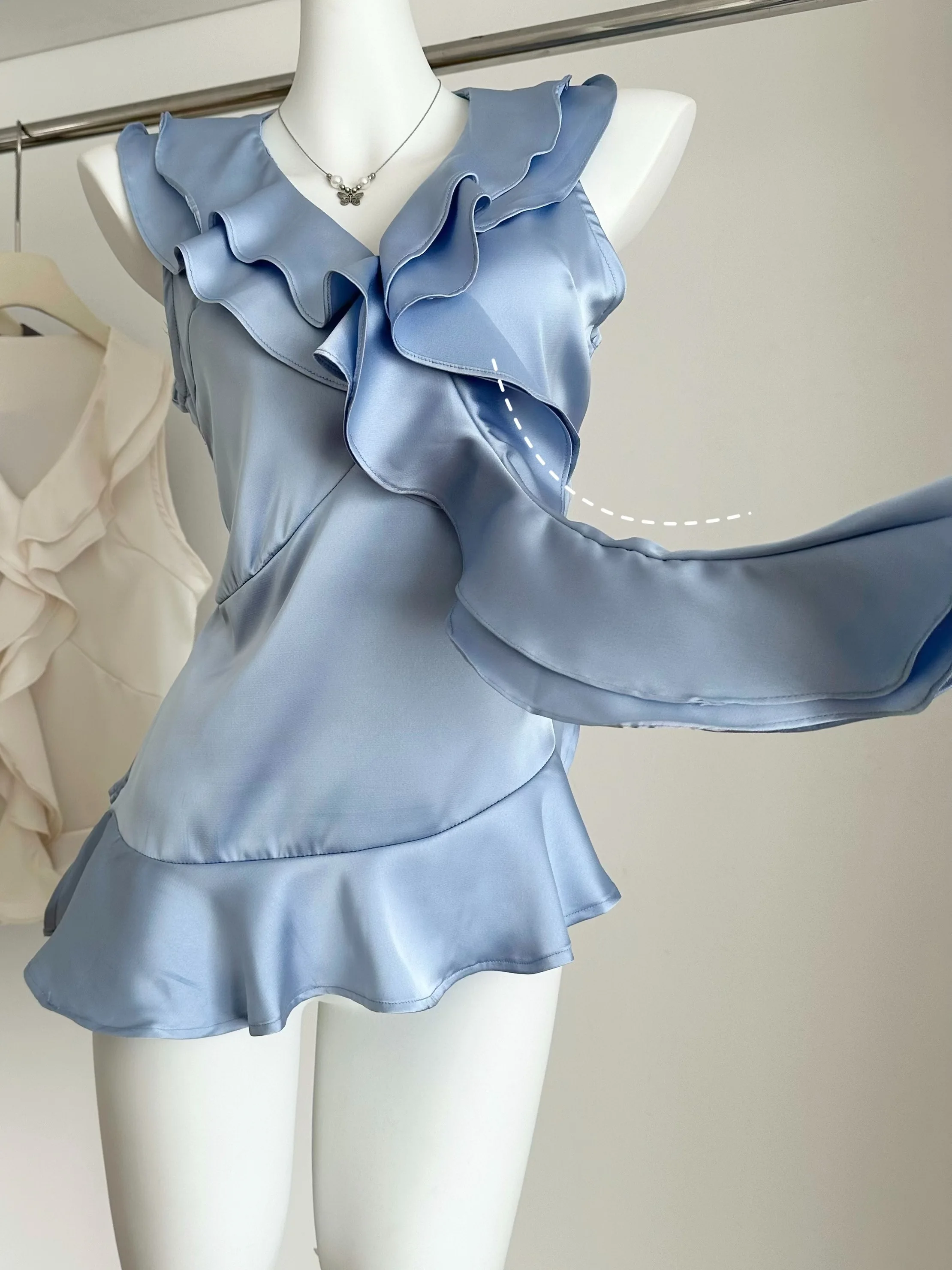 セクシーなVネックレース付きスリムフィットシルクシャツ レディースファッション 夏2025 ポリエステル繊維00% その他スタイル その他フィット