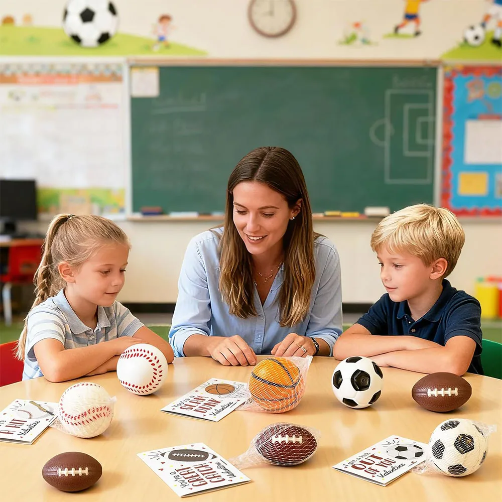 ลูกบอลบีบคลายเครียด 24 ลูก พร้อมการ์ดวันวาเลนไทน์ ลายฟุตบอล เบสบอล รักบี้ และบาสเก็ตบอล สำหรับแจกในห้องเรียน งานปาร์ตี้ หรือของชำร่วย