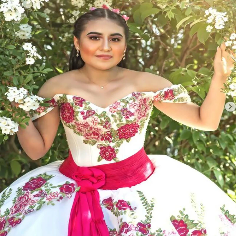 Retro White  Quinceanera Dresses Mexican Charro Floral Applique Off The Shoulder Plus Size Prom Dress 2022 Vestidos Se 15 Años