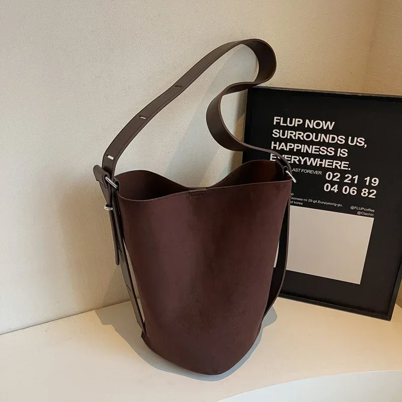 

High Quality Designer Style Square Solid Faux Suede Shoulder Bags 2025 Hot Sale Sweet Sense of Luxury Fashion Handbags for Women