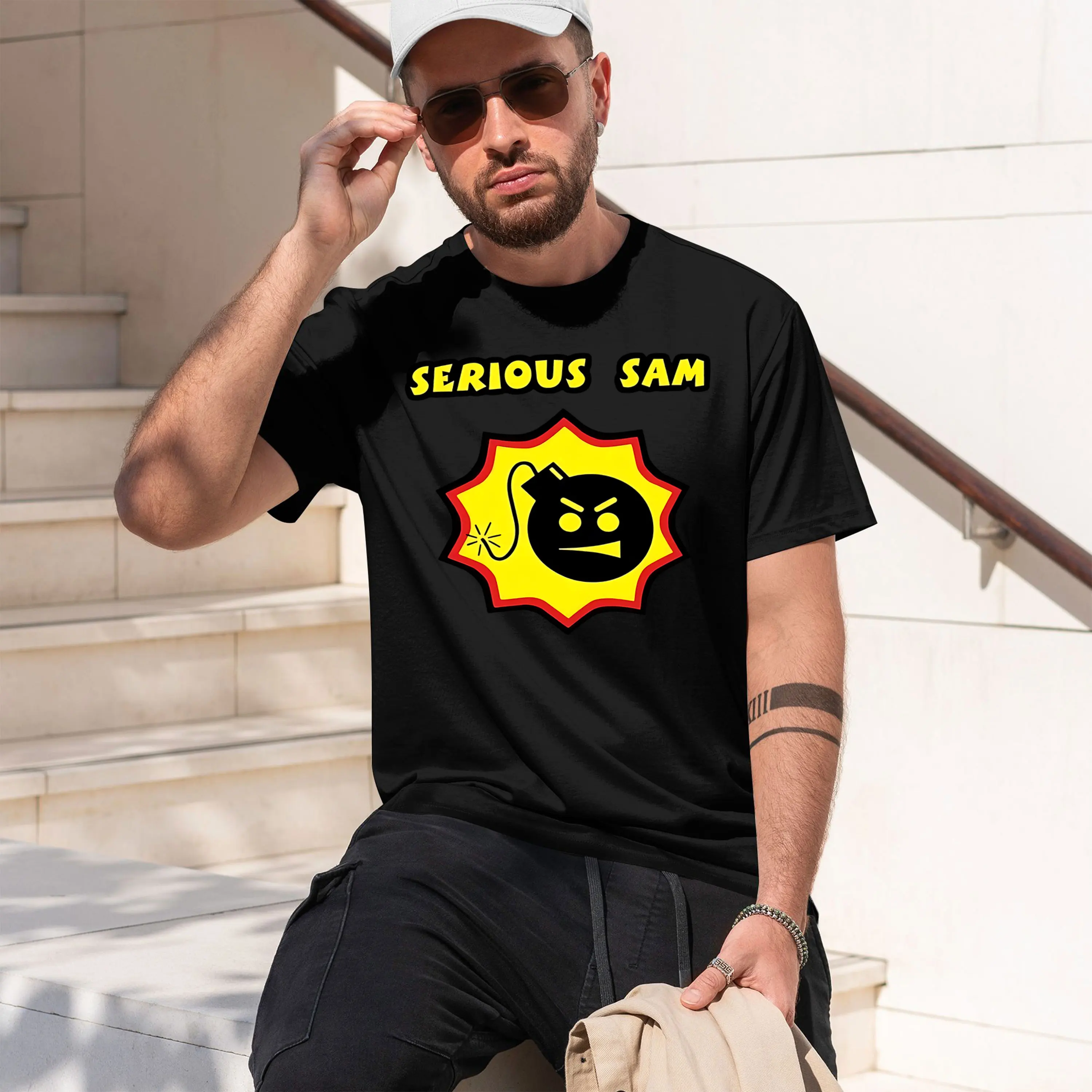 Camiseta de manga corta con cuello redondo para hombre, modelo nuevo 2026, color rosa claro con logotipo amarillo, de la marca Serious Sam Graph, estilo clásico informal.