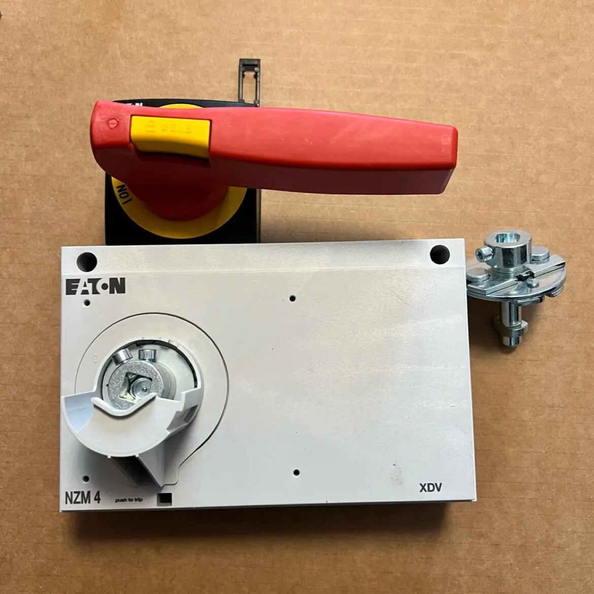 Eaton Muller NZM4-XTVDVR Rotary Door Handle Interlock for NZM4 MCCB Circuit Breaker Safety Lock Industrial Control Panel