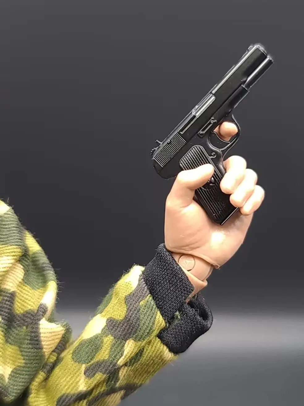 1 Stück Miniatur-Waffenmodelle, Mikro-Requisiten-Zubehör, Schwarze Spielzeugwaffen, für Mini-Kampfspiel-Requisiten – Detail 1