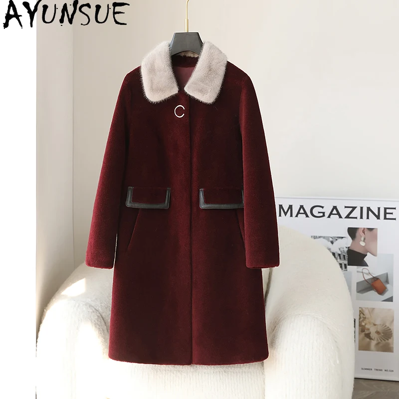 سترة قص الأغنام الحقيقية من AYUNSUE معطف صوف 100% للنساء 2025 ملابس شتوية للسيدات بياقة من فرو المنك مركب من الفرو