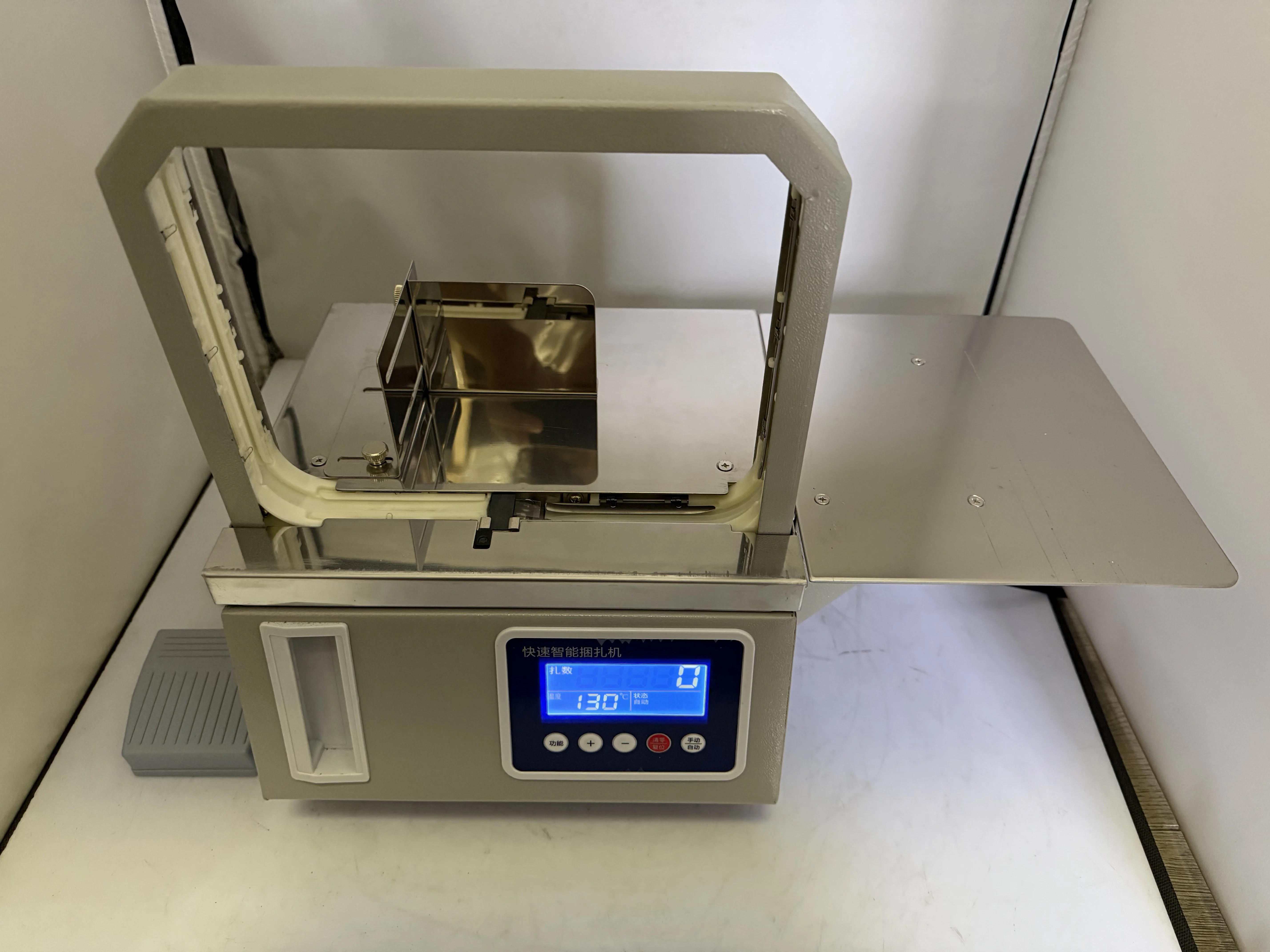 

GS-170 OPP hot melt automatic vegetable strapping machine, supermarket noodles Giveaway and ham sausage binding machine