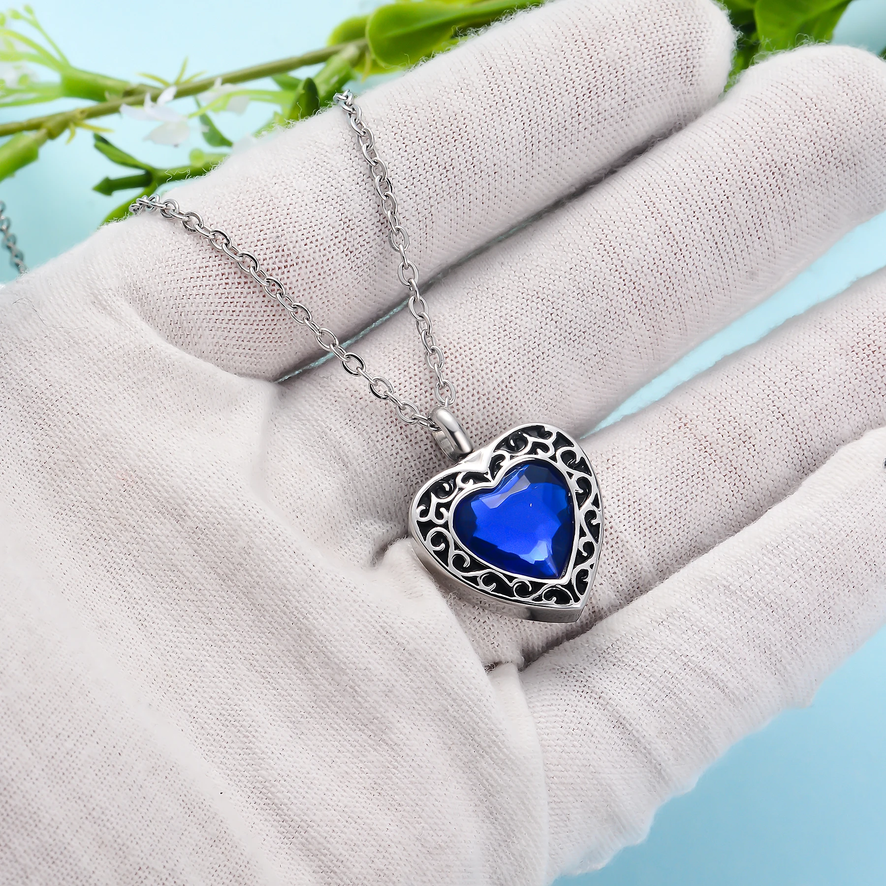 Heart Cremation Jewelry for Ashes Stainless Steel Ashes Necklace Urn Necklace for Women Keepsake Memorial Jewelry
