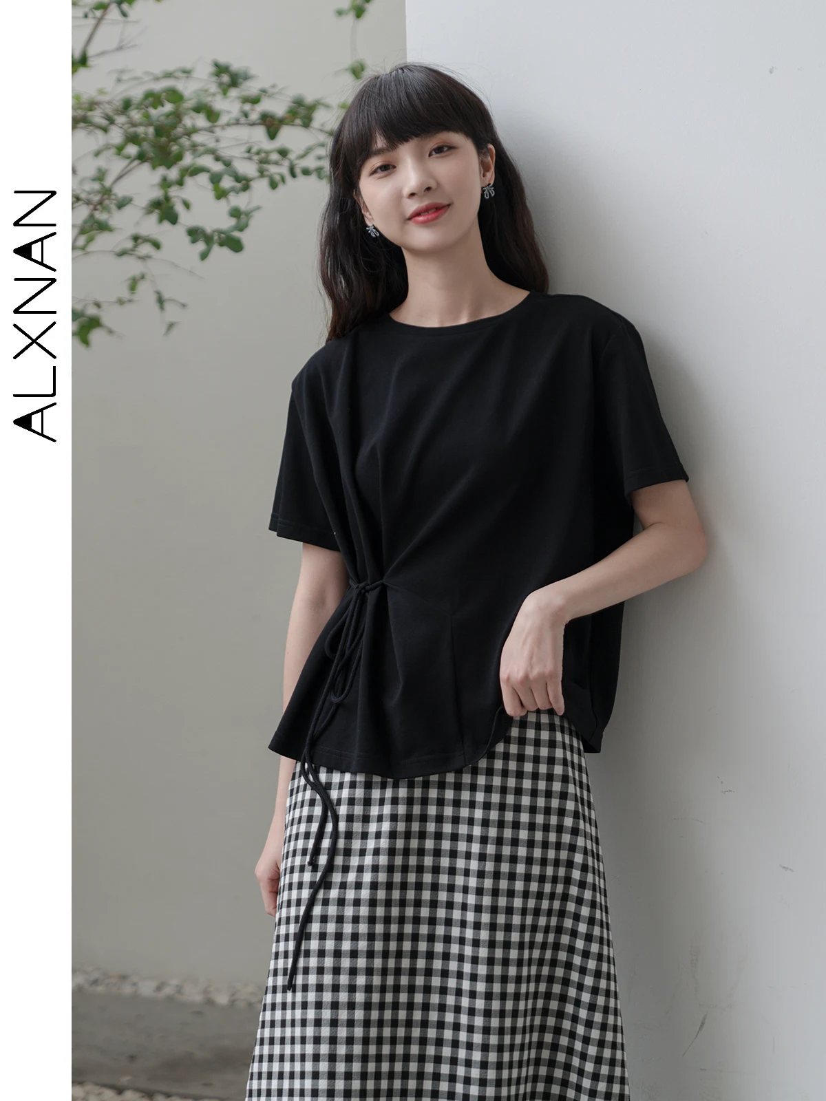 

ALXNAN Drawstring Fitted Black T-shirts Women 2024 Casual Loose Thin Short Sleeve Solid Summer Tops Womans Clothing LXN17610