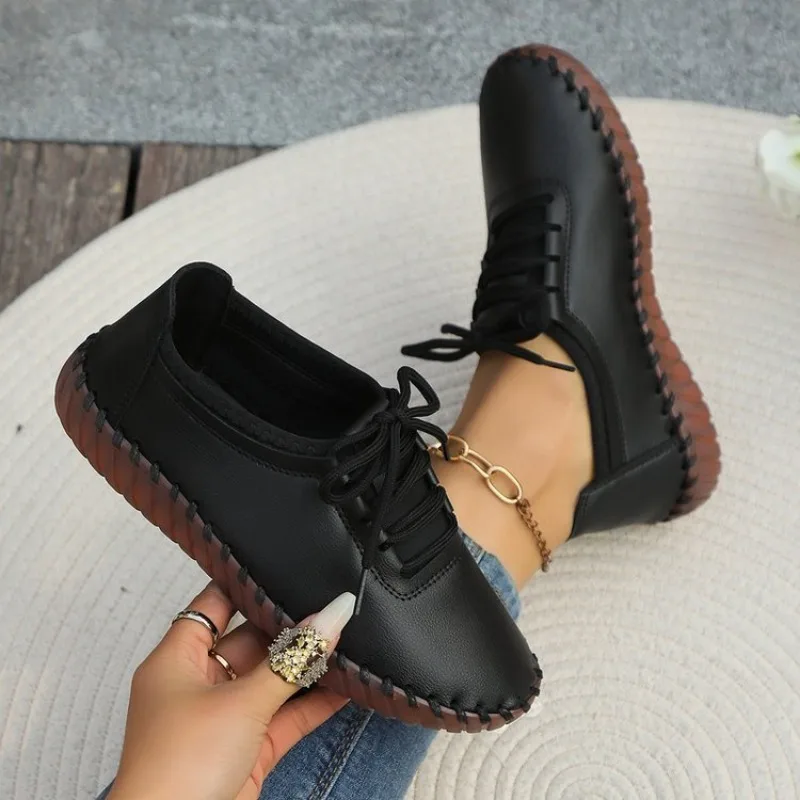 Women's Casual Sneakers Round Toe Flat Heel Leather-Look Upper Contrast Stitching Lace-Up Walking Shoes Everyday Footwear Fit