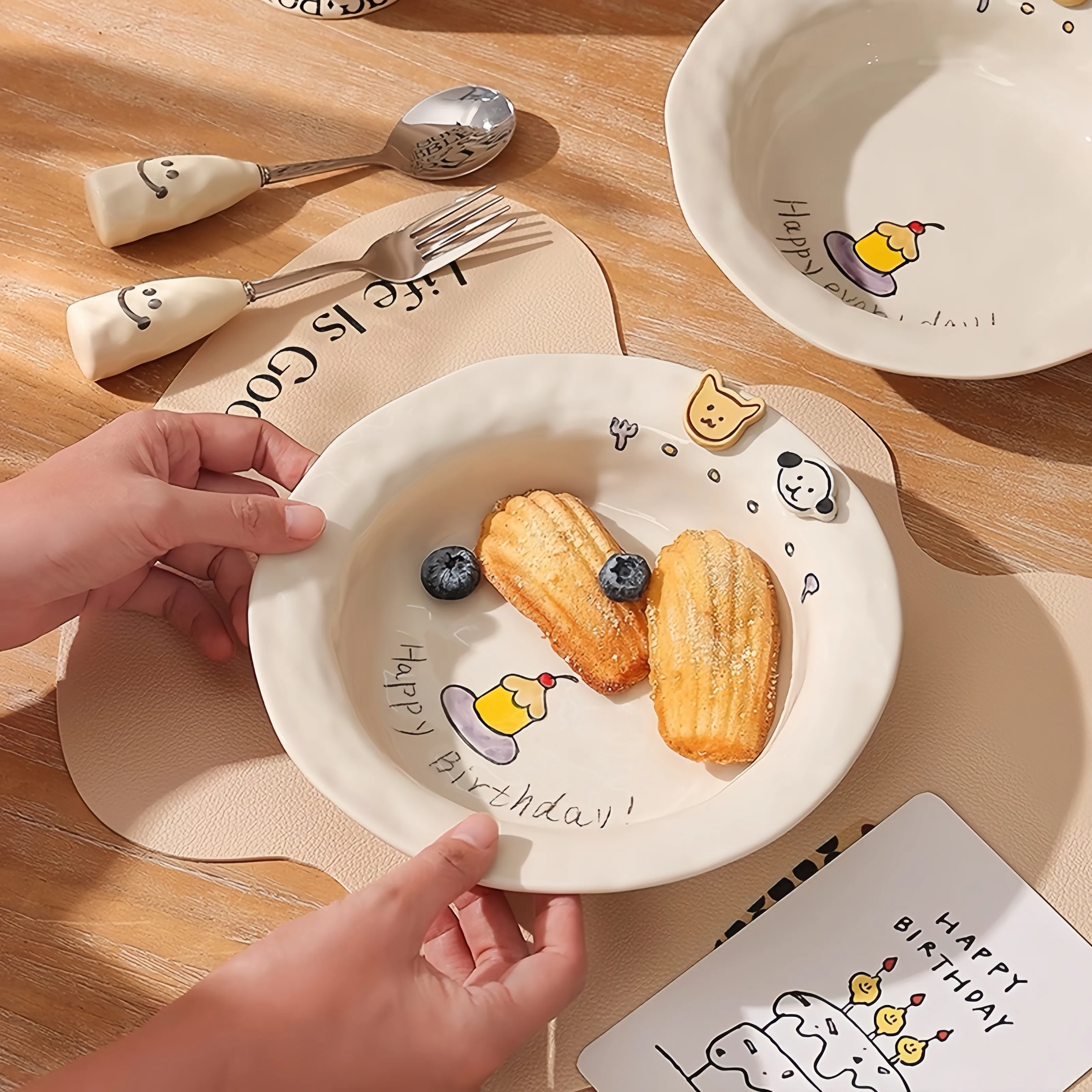 

Underglaze Colored Three-Dimensional Button Dog High-Value Appearance Straw Hat Plate Ceramic Household Dinner Plate