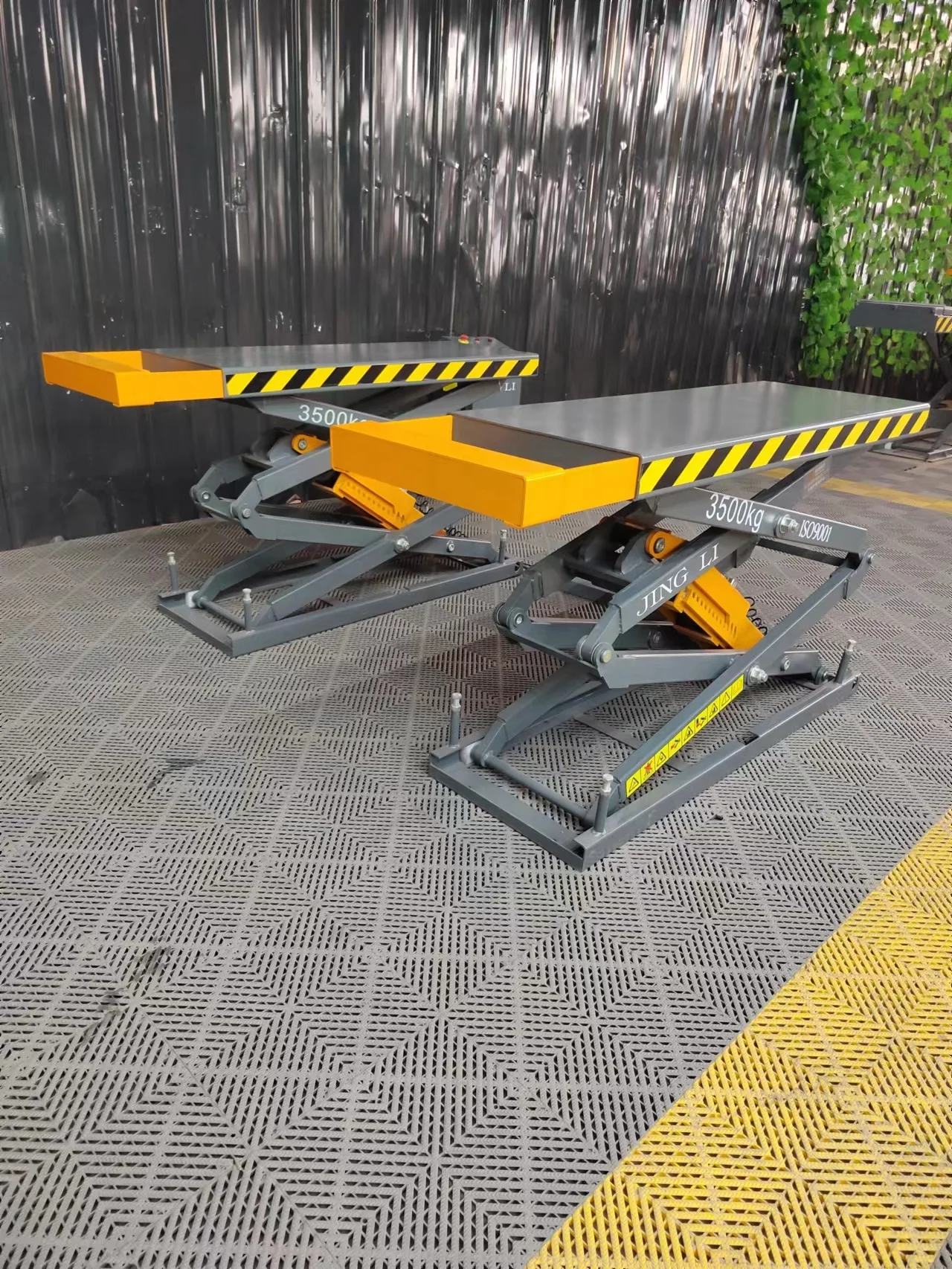 3500kg Scissor Type Hydraulic Ultra-Thin Scissors Car Lift With Lifting Height 1850mm