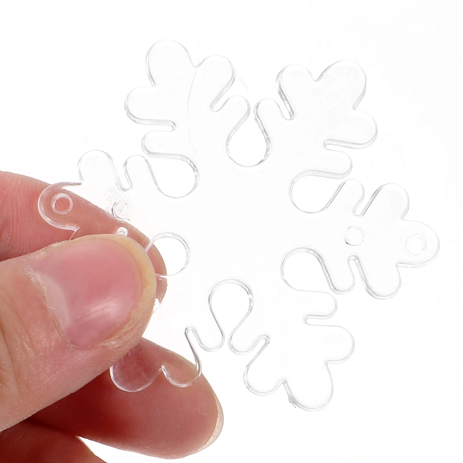 

100Pcs Christmas Snowflake Hanging Decorations Acrylic Xmas Tree Ornaments Holiday Party Decor Reusable Xmas Hanging Ornaments